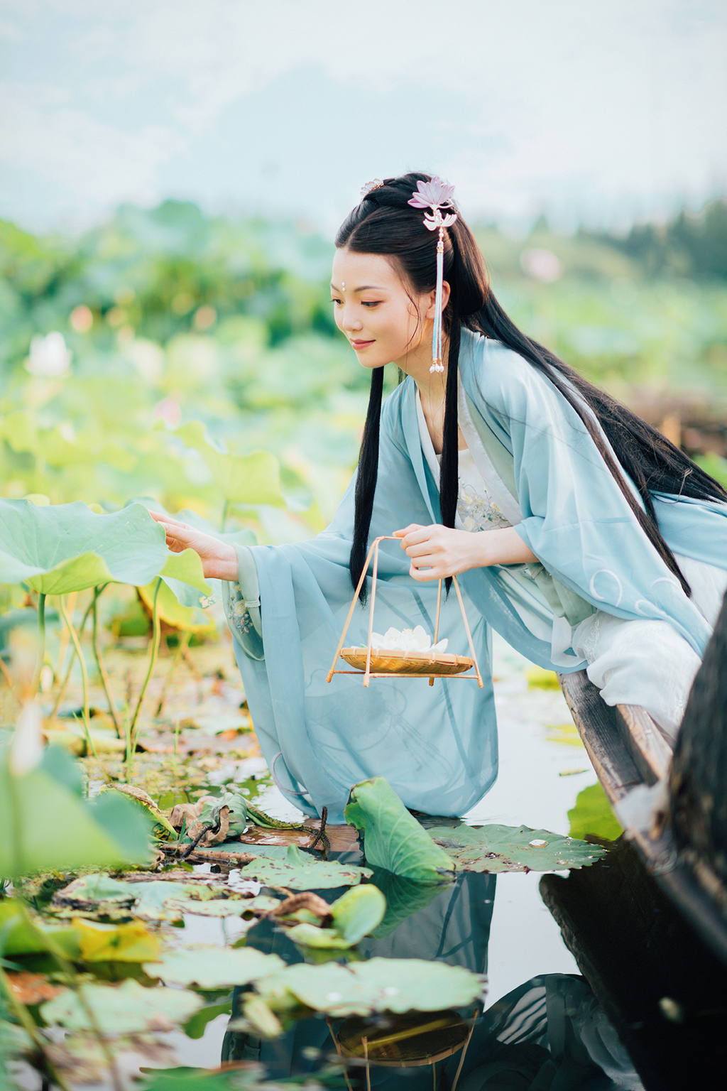 高清古装美女青衣罗裙美女裸足裸全身无档图片