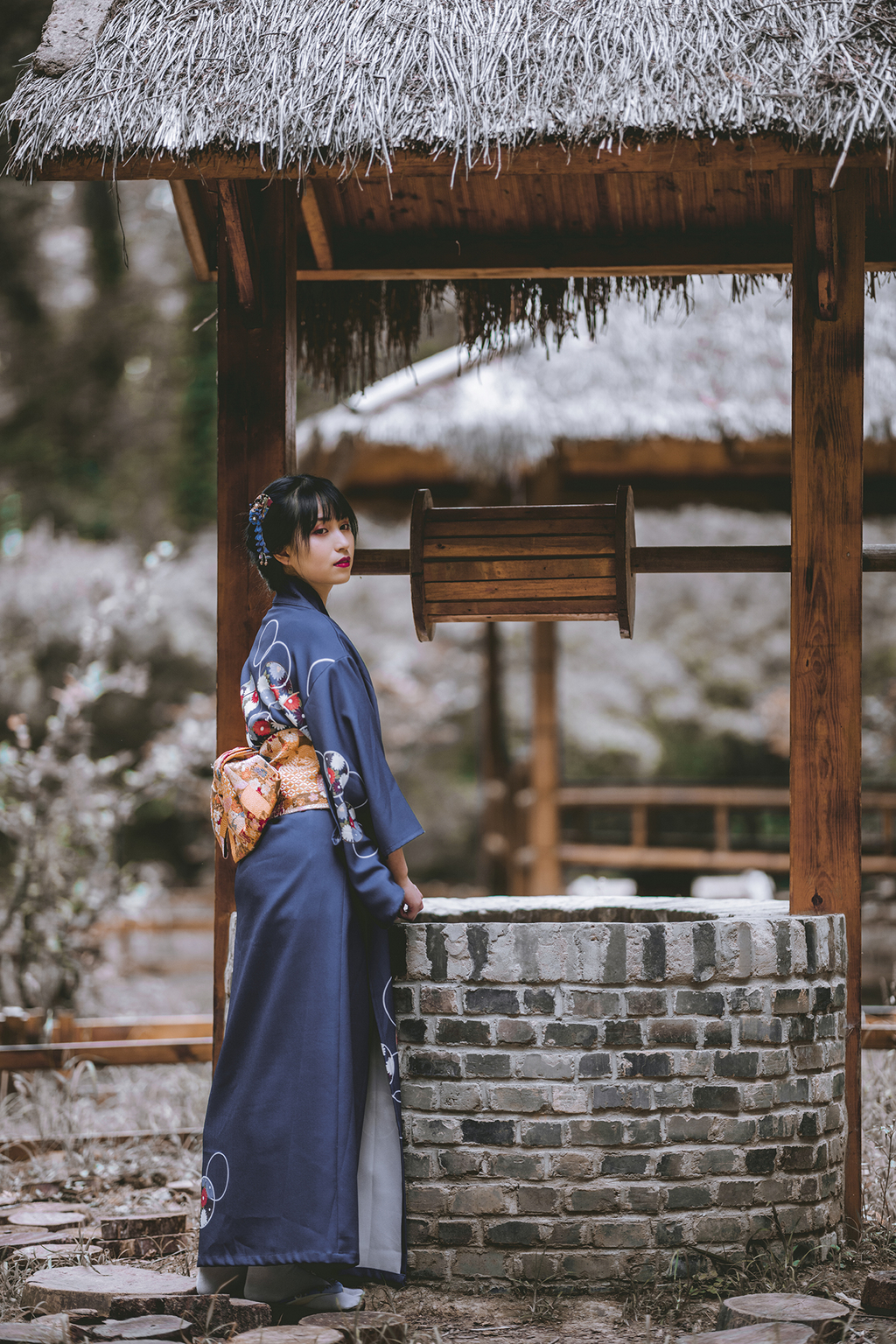 日式和服美女复古红唇大波美女牲交图片