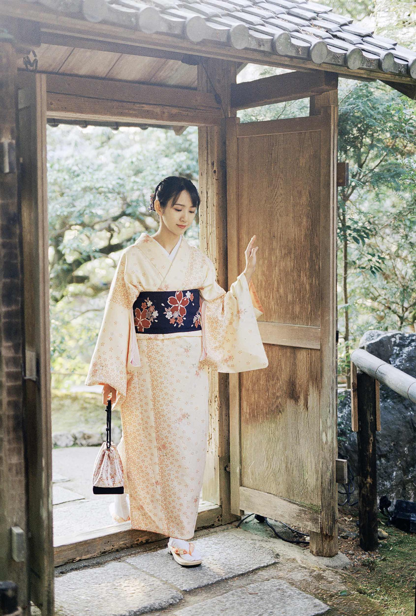 日本良家妇女和服写真虎m粉嫩小泬图片