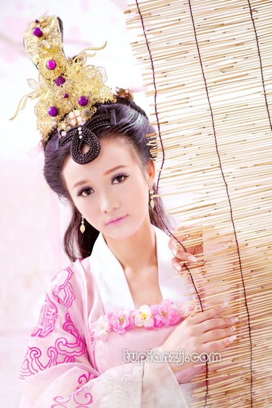 温文尔雅的古装少女图Asian4you西西图片