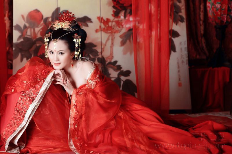 古装红衣美女 展迷人极品销魂图片写真