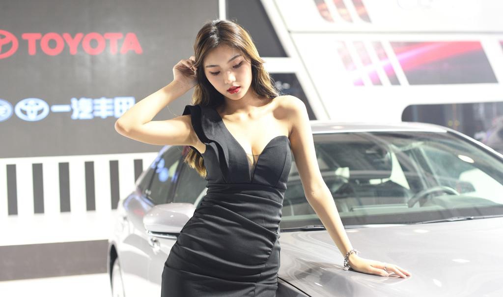 美女车模低胸开叉性感GOGO专业大尺度亚洲高清图片
