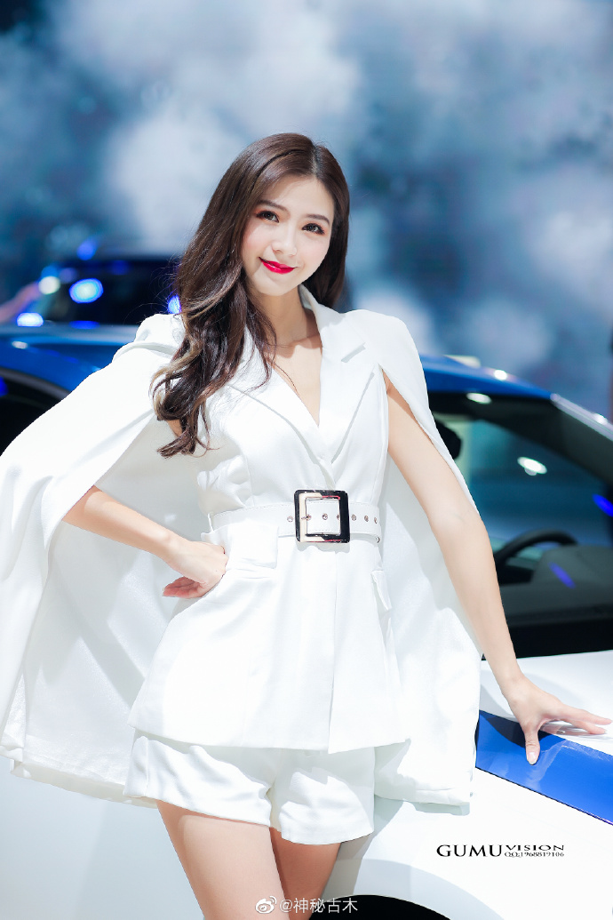 韩国极品车模性感红唇被强行玩到高潮图片