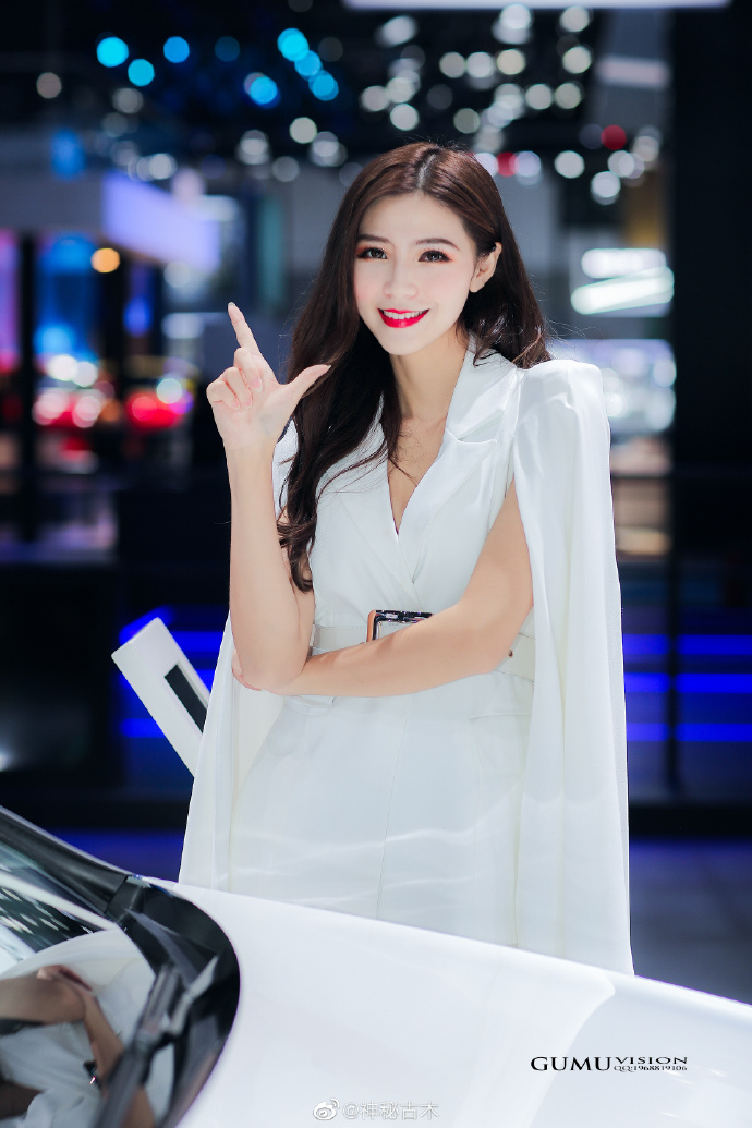 韩国极品车模性感红唇被强行玩到高潮图片