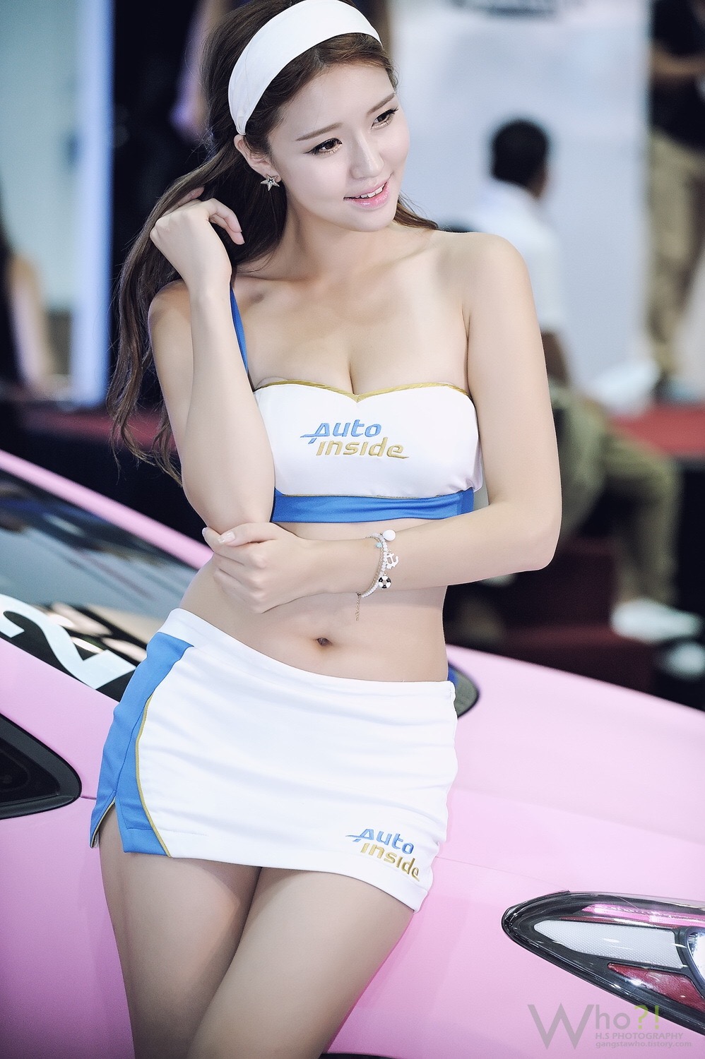 韩国抹胸超短美女车模gogo高清大胆专图片