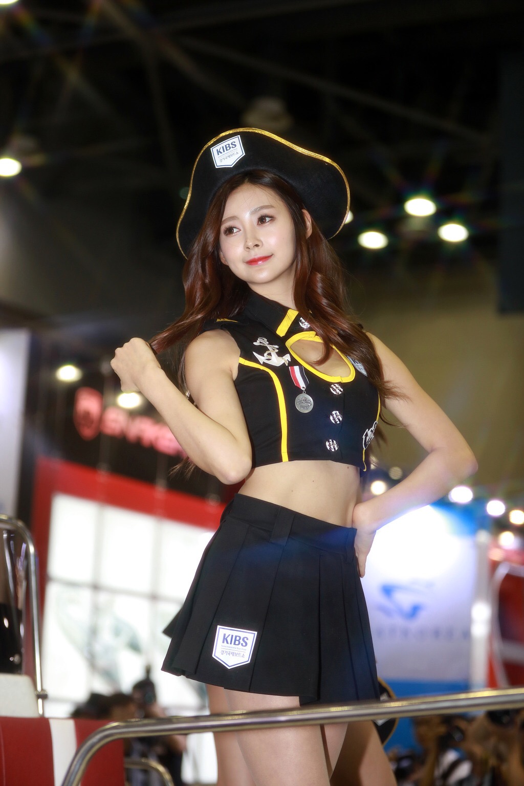 韩国迷你裙少妇车模西西444WWf高清大但图片