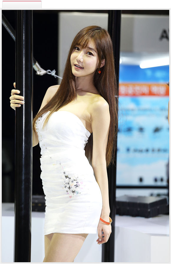 超火韩国低胸性感美女被强迫玩弄到高潮图片