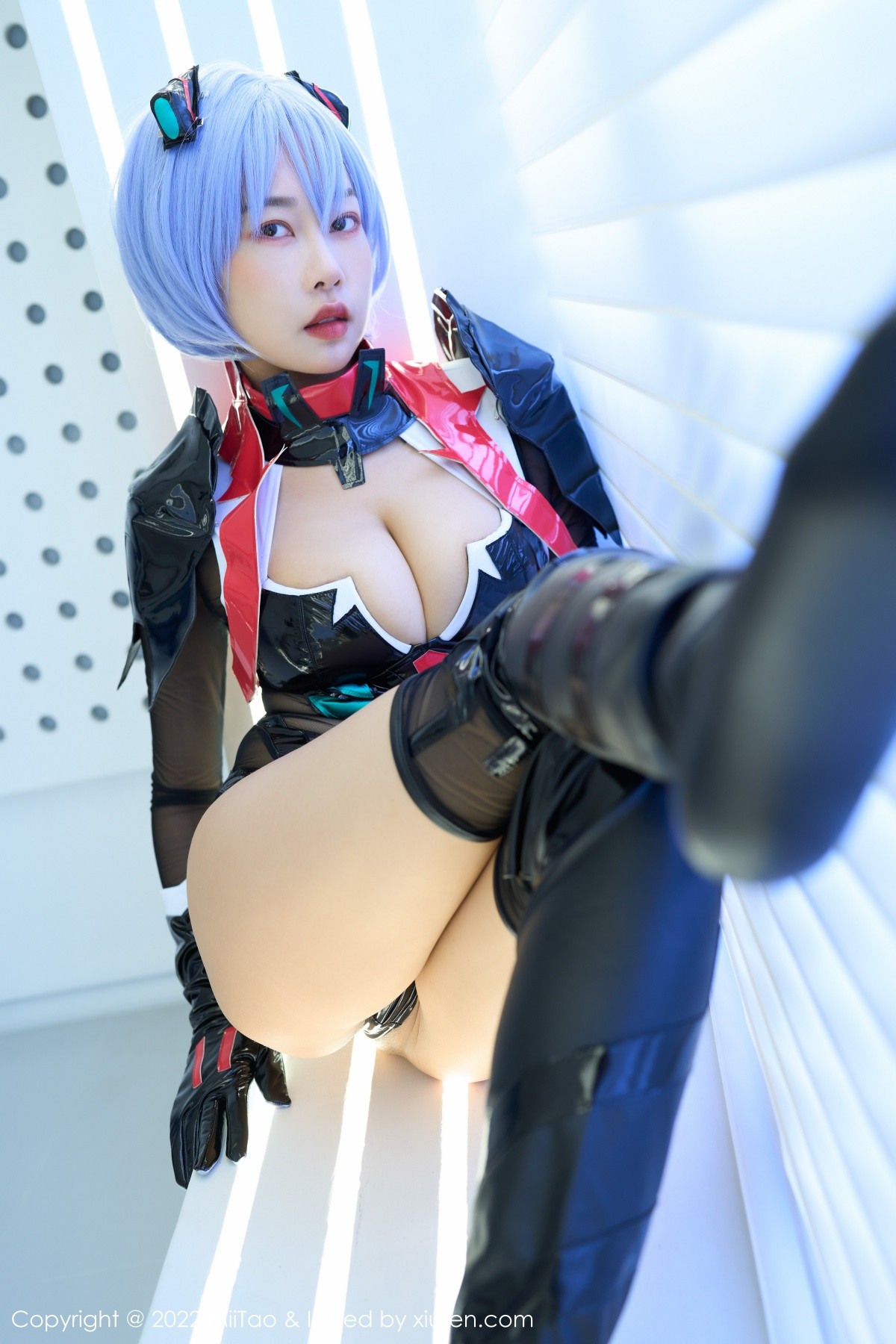 新人模特梦乃Mandy私房Cosplay主题低胸连体衣秀豪乳诱惑写真