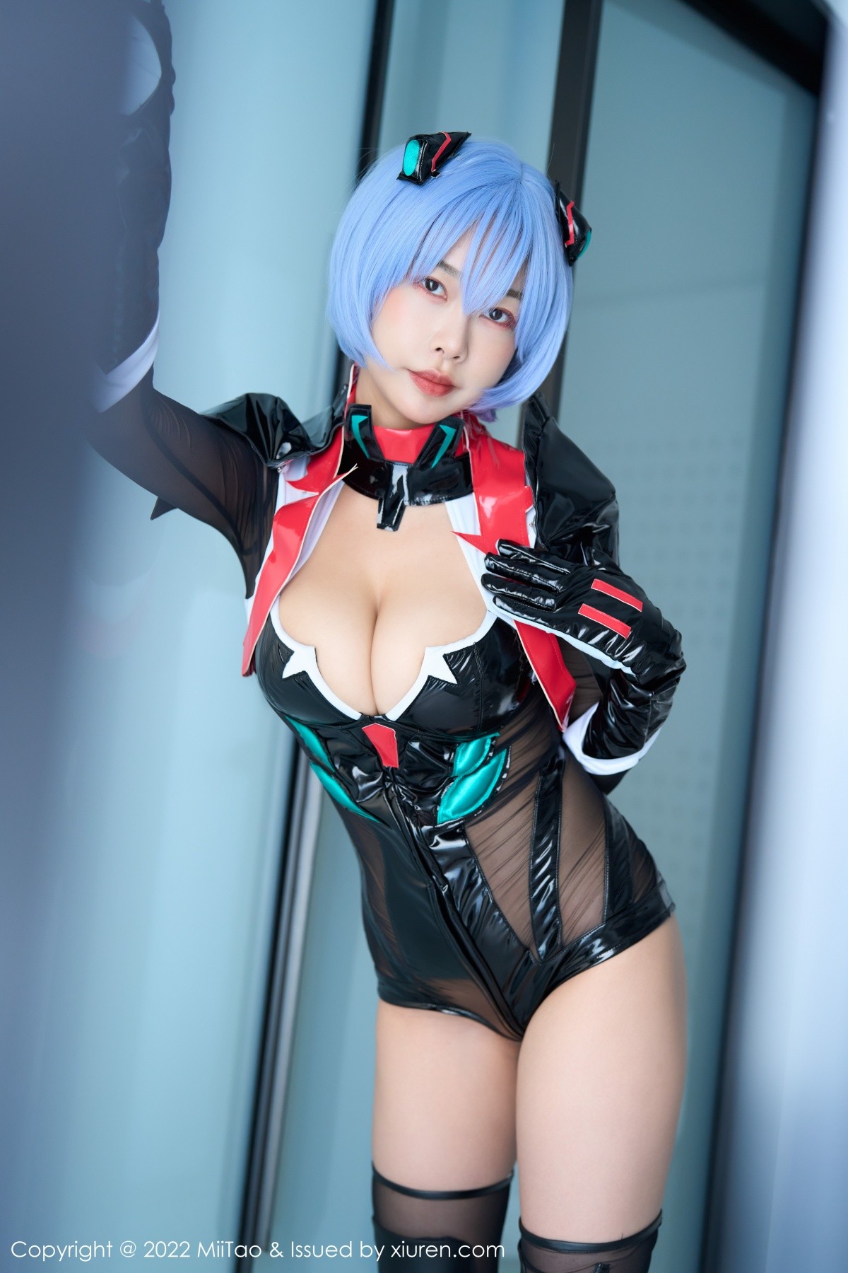 新人模特梦乃Mandy私房Cosplay主题低胸连体衣秀豪乳诱惑写真