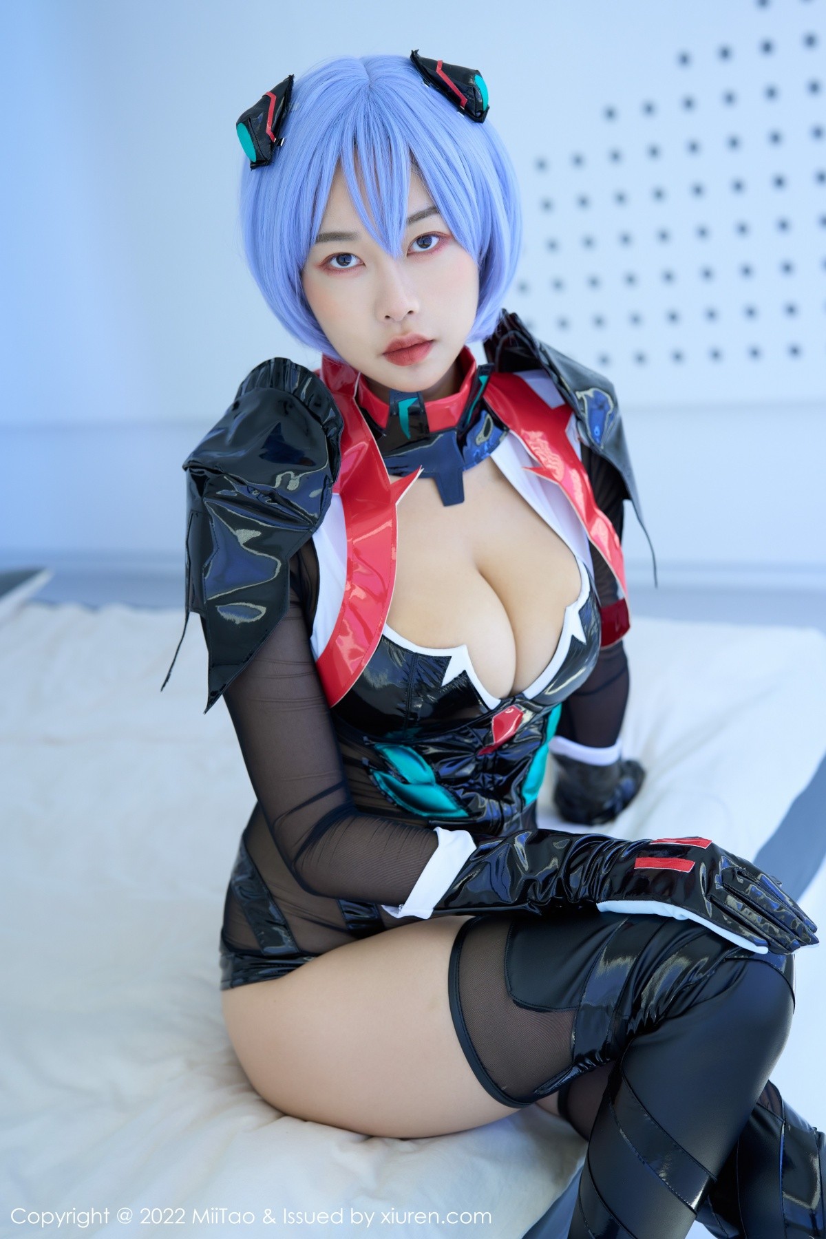 新人模特梦乃Mandy私房Cosplay主题低胸连体衣秀豪乳诱惑写真