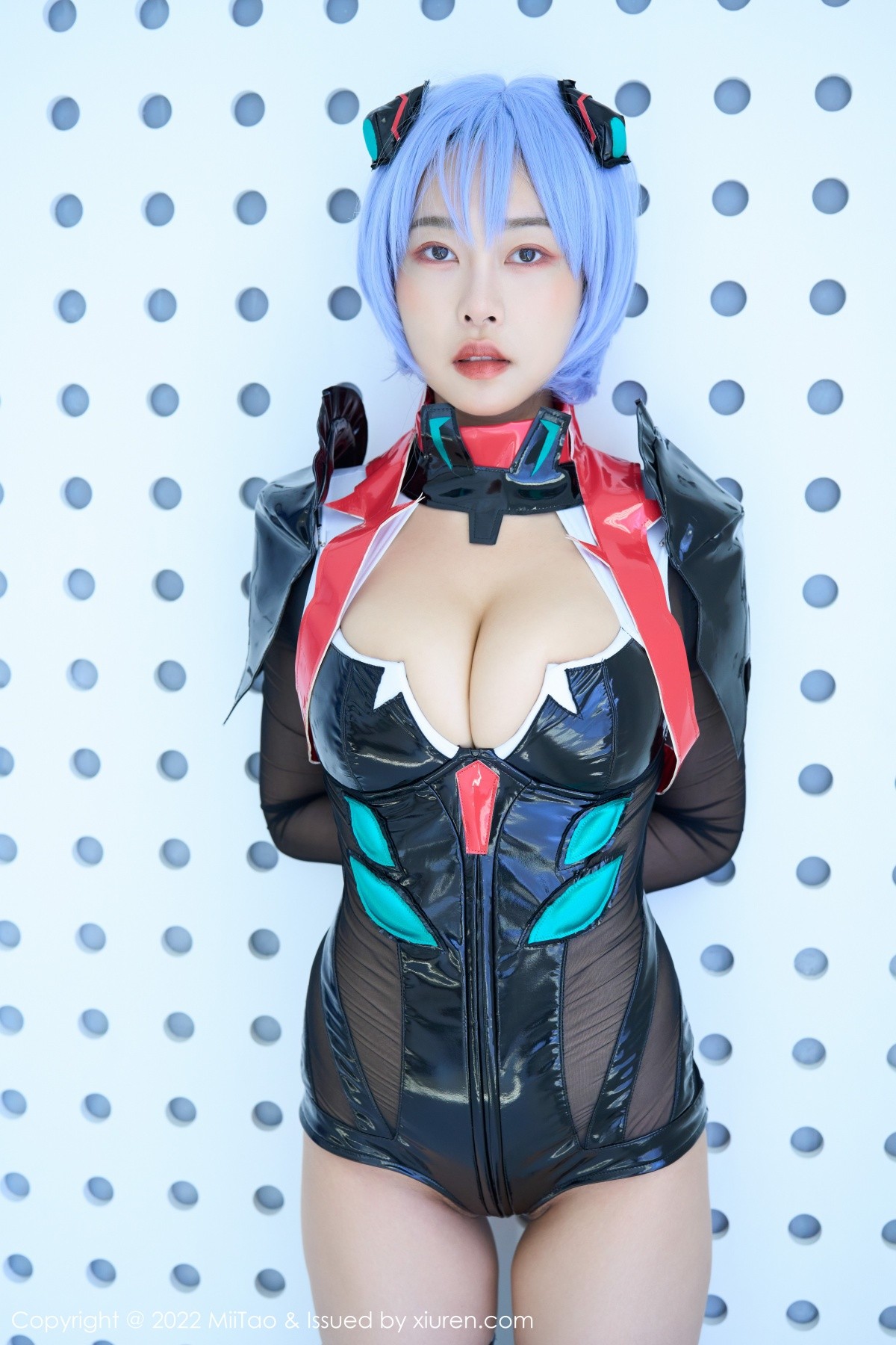 新人模特梦乃Mandy私房Cosplay主题低胸连体衣秀豪乳诱惑写真