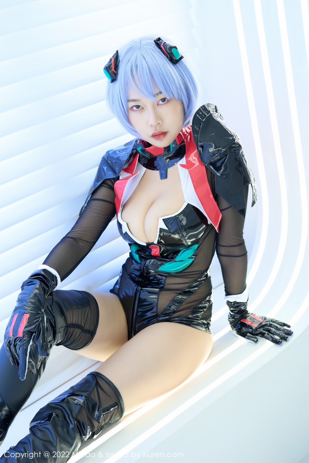 新人模特梦乃Mandy私房Cosplay主题低胸连体衣秀豪乳诱惑写真