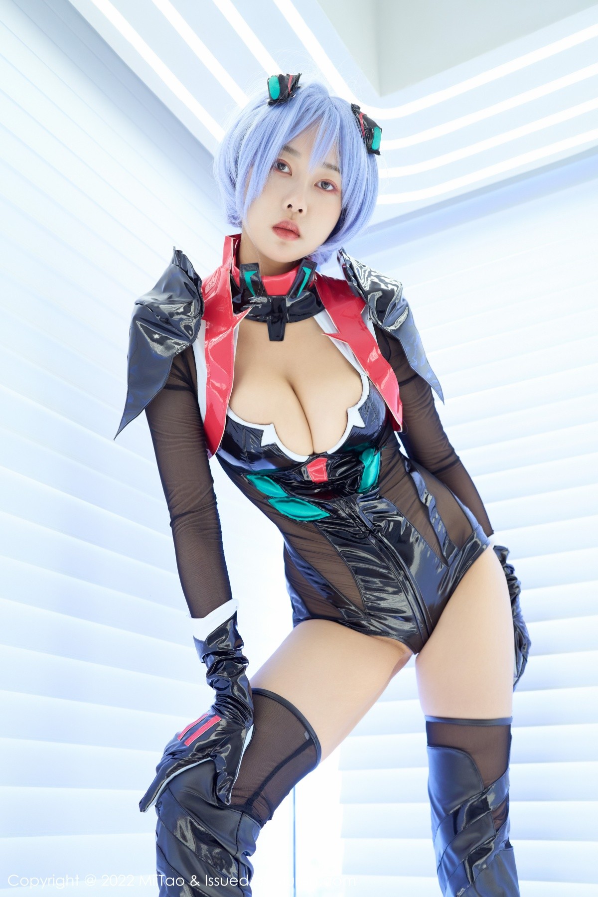 新人模特梦乃Mandy私房Cosplay主题低胸连体衣秀豪乳诱惑写真