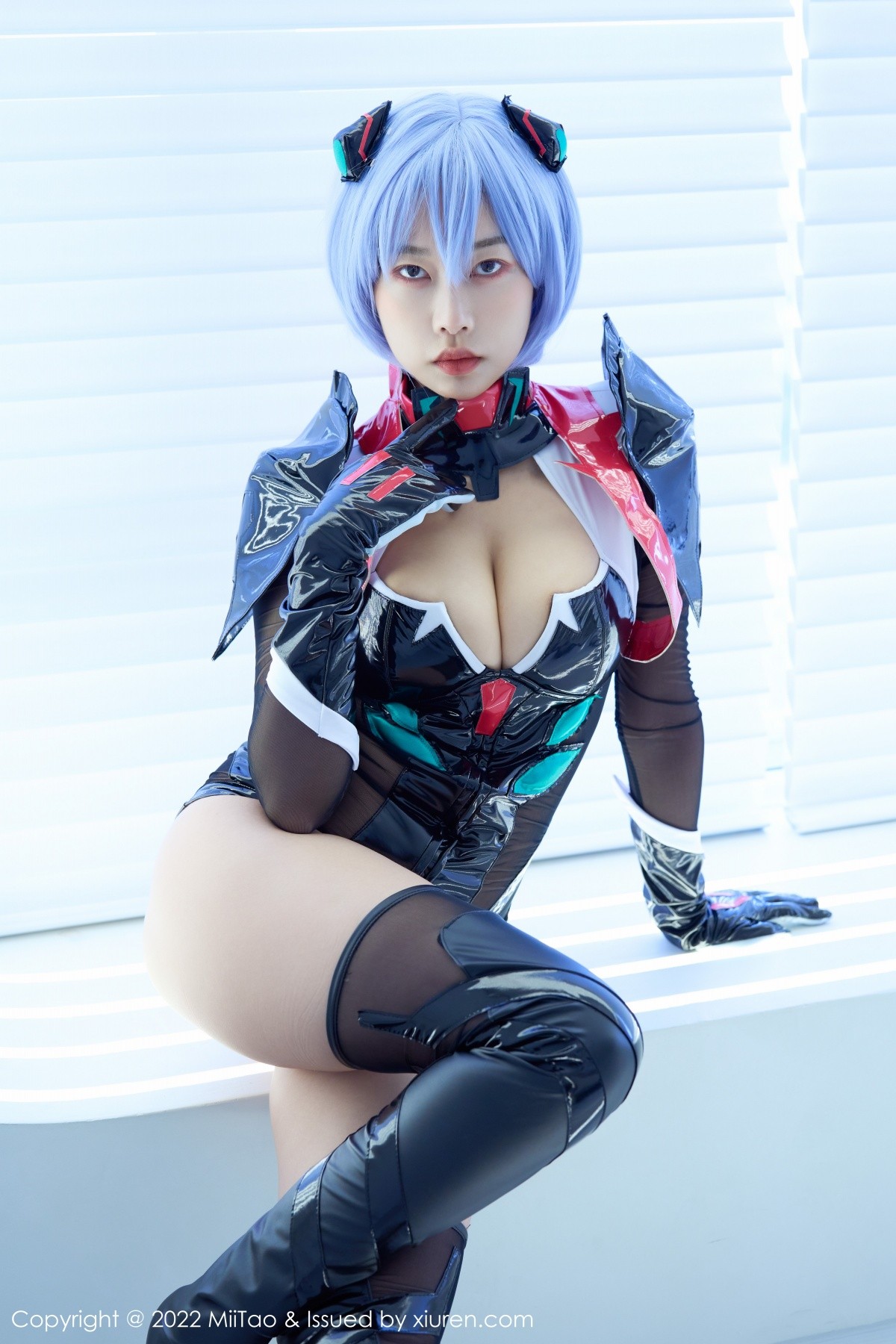 新人模特梦乃Mandy私房Cosplay主题低胸连体衣秀豪乳诱惑写真