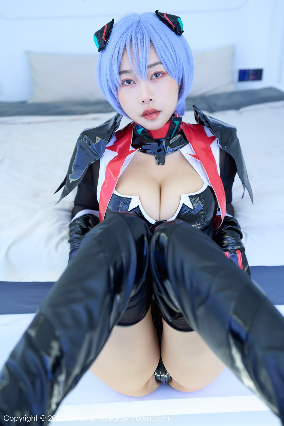 新人模特梦乃Mandy私房Cosplay主题低胸连体衣秀豪乳诱惑写真