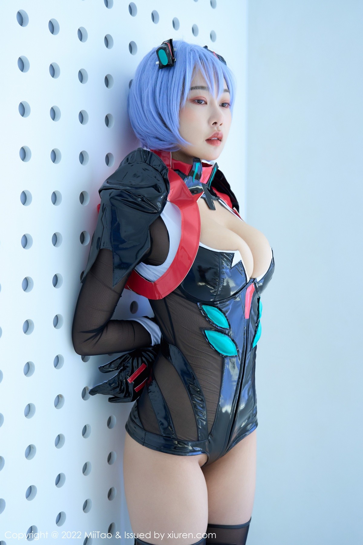 新人模特梦乃Mandy私房Cosplay主题低胸连体衣秀豪乳诱惑写真