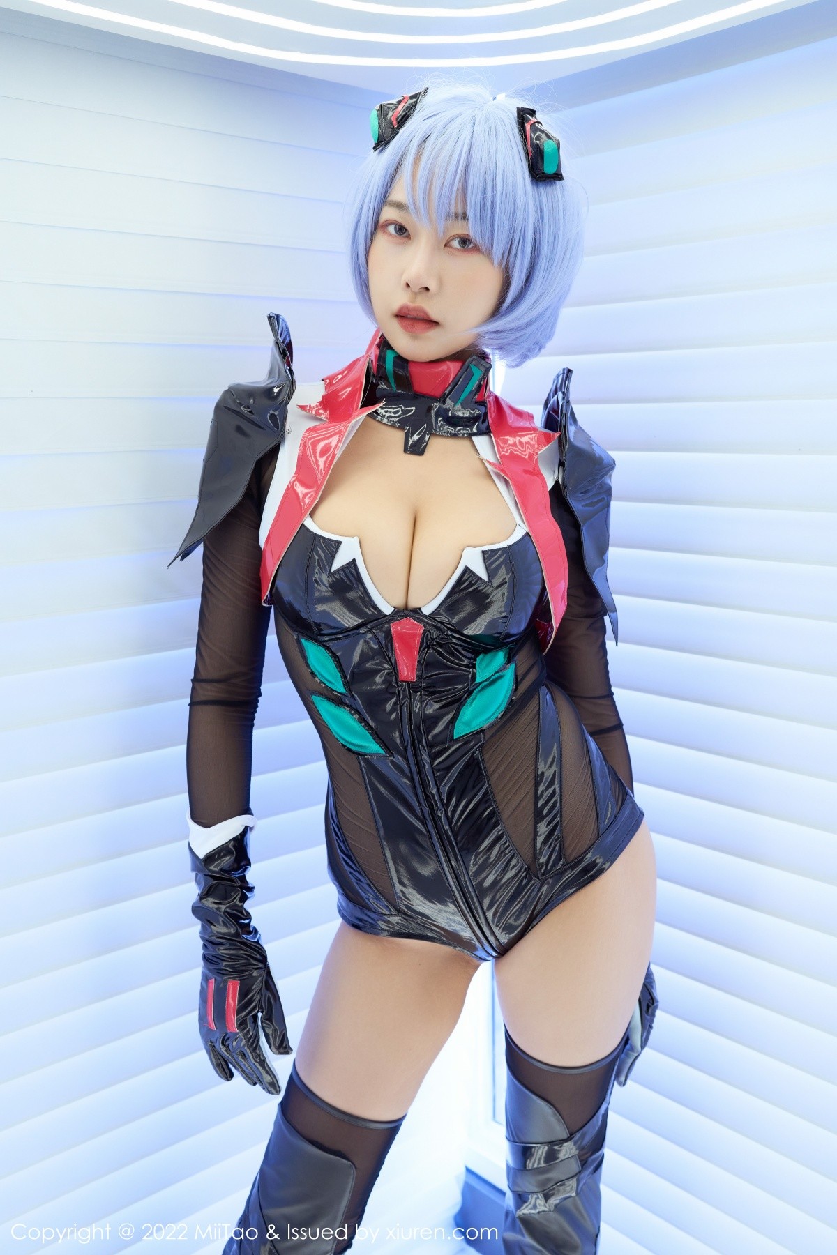 新人模特梦乃Mandy私房Cosplay主题低胸连体衣秀豪乳诱惑写真