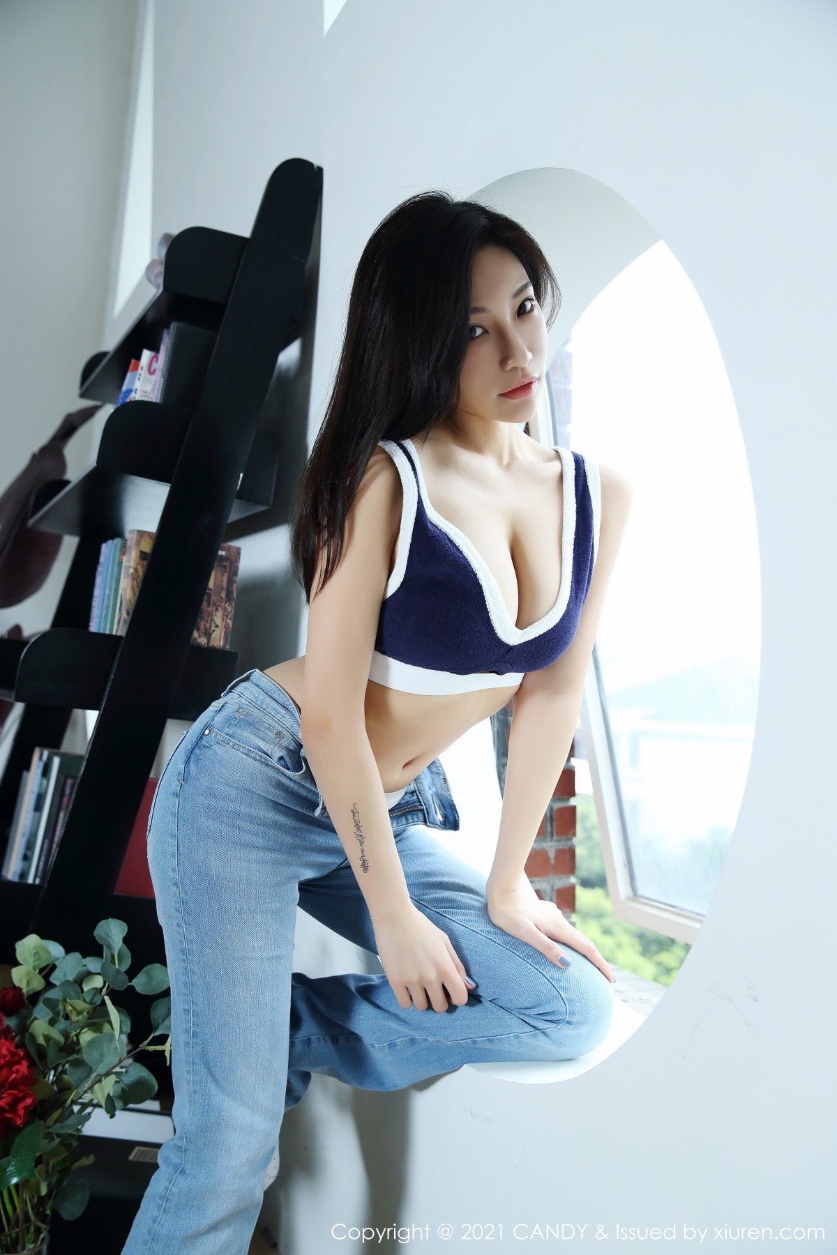 女神小狐狸Kathryn私房沙发洁白动人内衣秀傲人豪乳诱惑写真