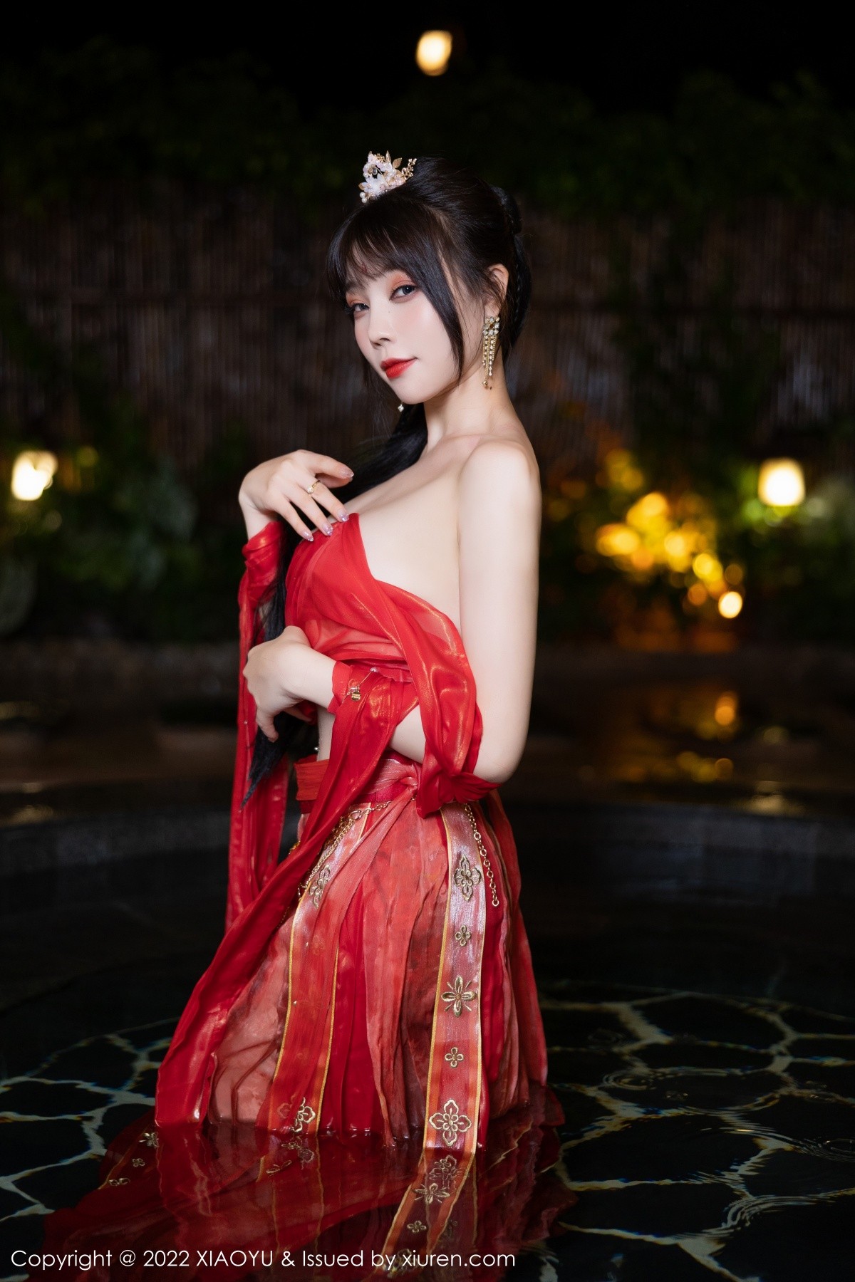 女神徐莉芝Booty泳池性感红色轻透古装服饰秀完美身材诱惑写真