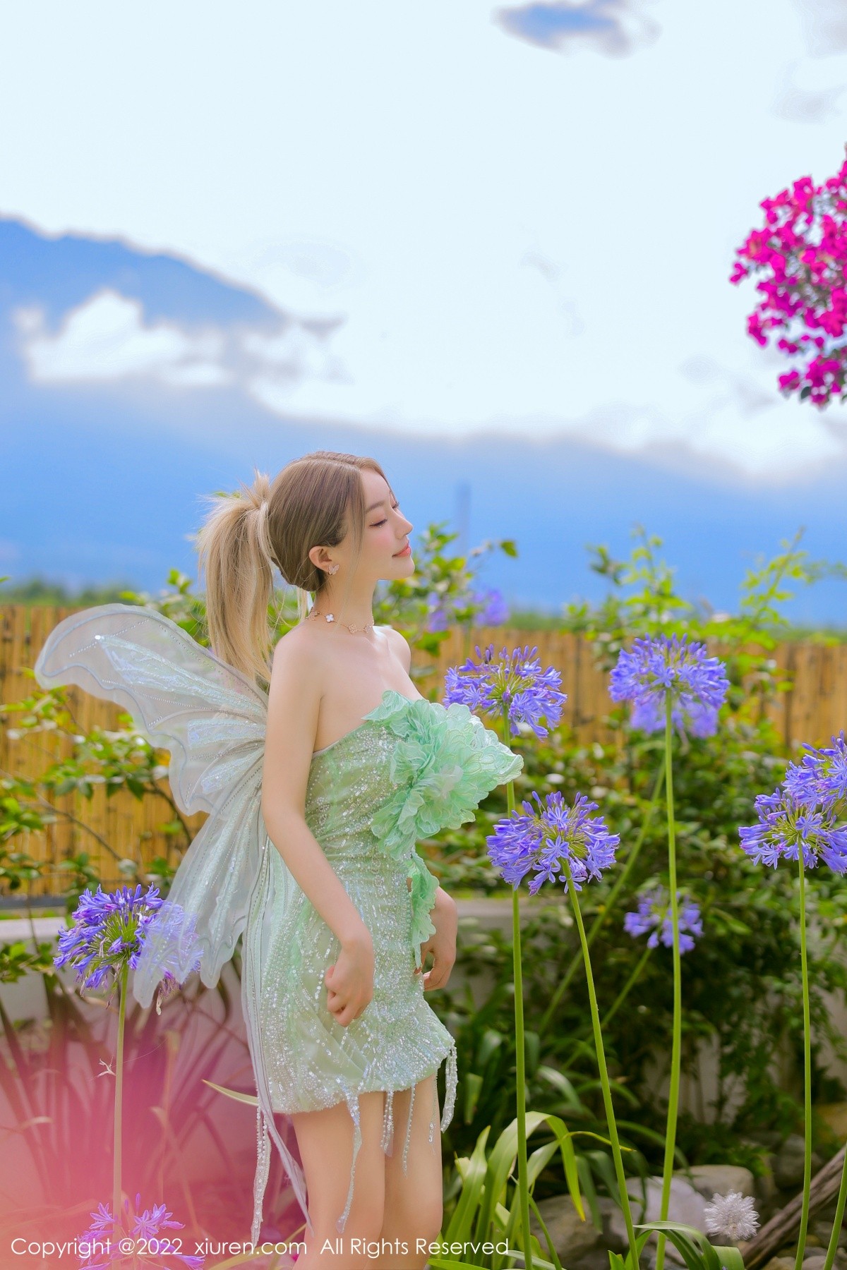 女神朱可儿Flora大理旅拍绿色精灵服饰低胸秀傲人豪乳诱惑写真