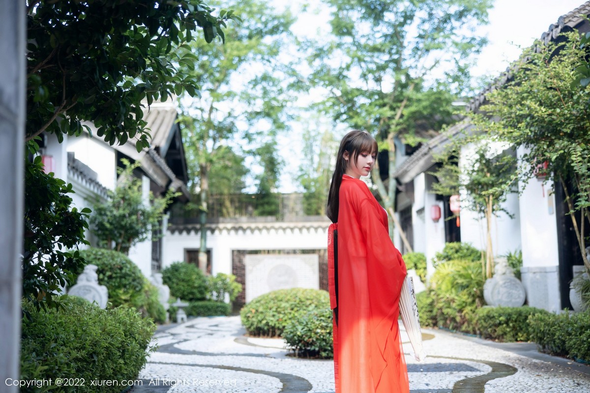 模特豆瓣酱性感红色唐韵古装服饰半脱露傲人豪乳惹火诱惑写真