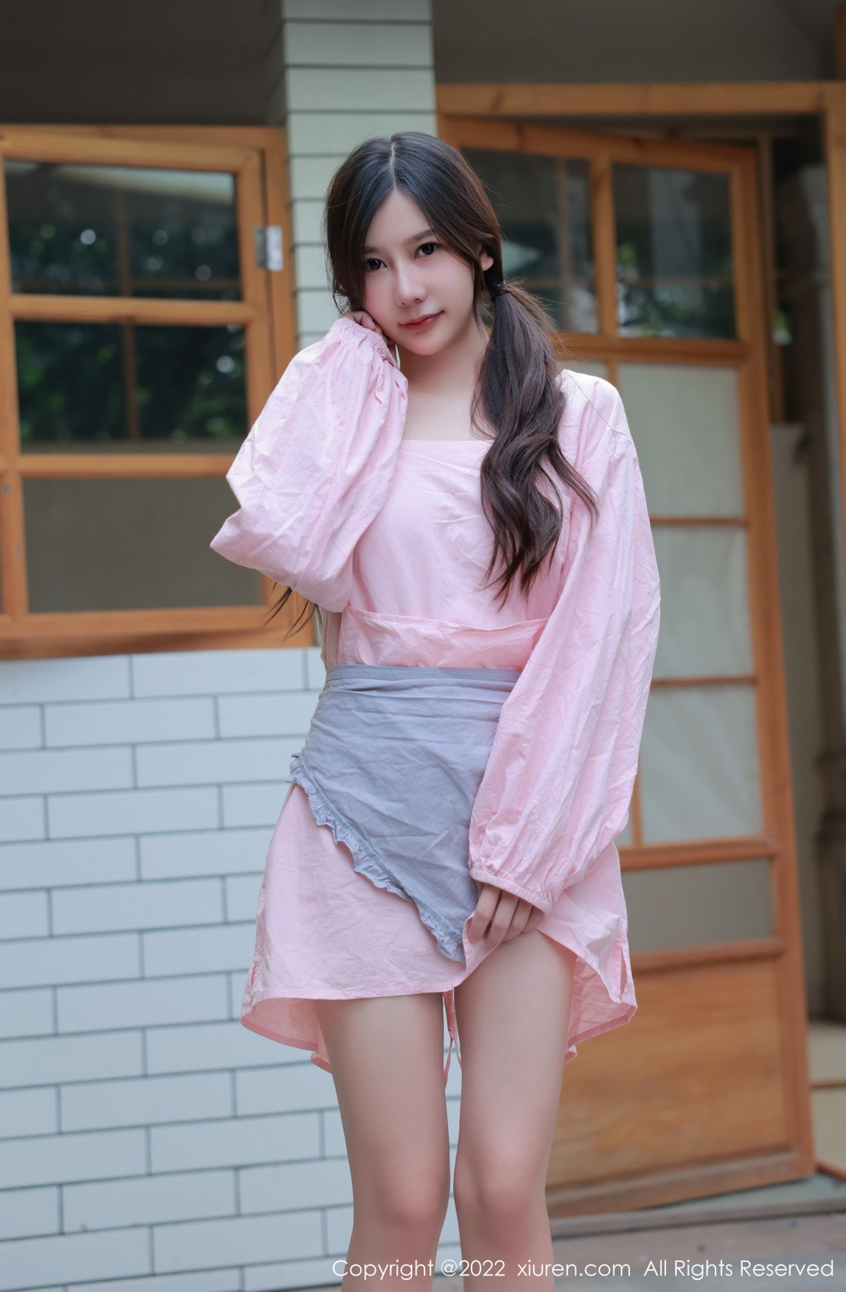 模特尹甜甜豆腐店拍摄粉色服饰秀完美身材露性感美腿迷人写真
