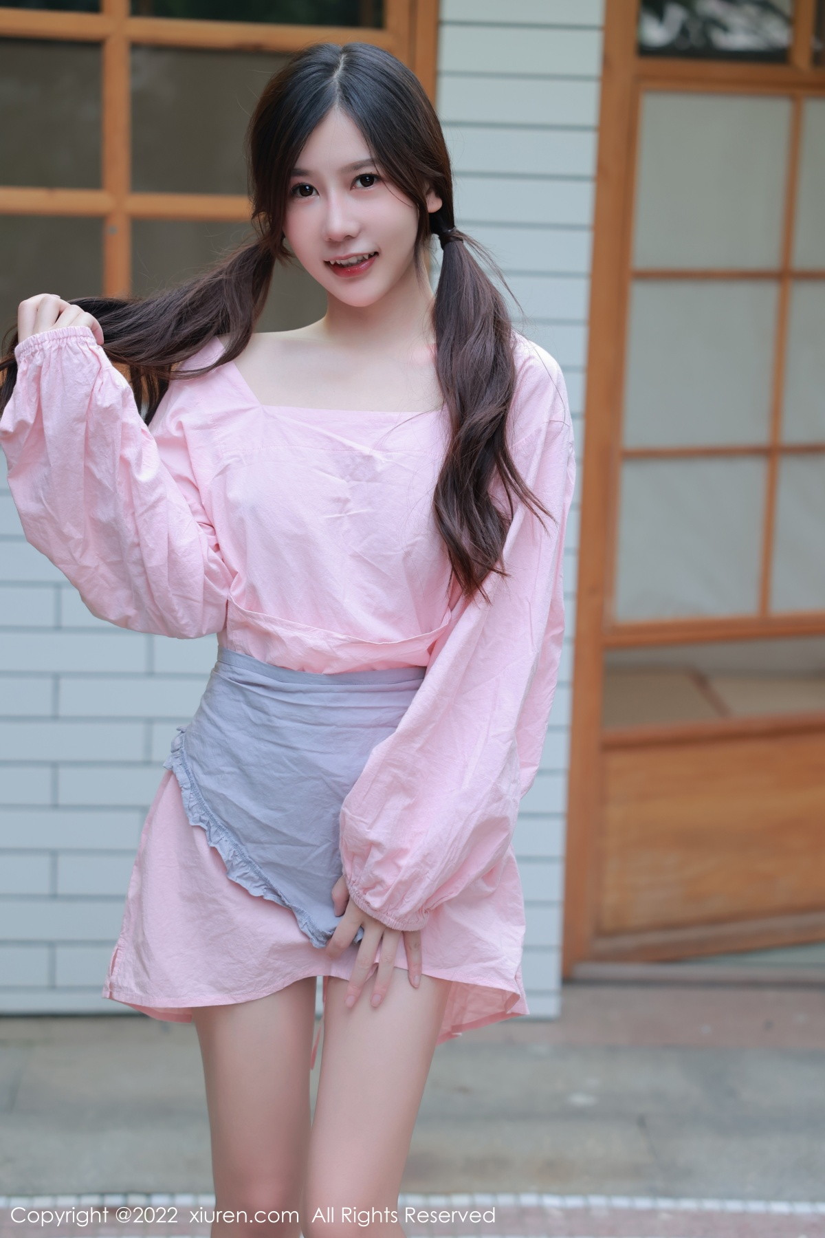 模特尹甜甜豆腐店拍摄粉色服饰秀完美身材露性感美腿迷人写真
