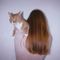抱着猫的女生头像高清唯美图片