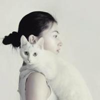 抱着猫的女生头像高清唯美图片