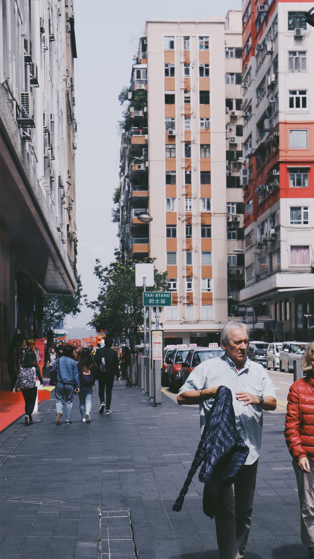 城区街道风景图片高清手机壁纸